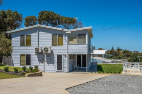 Seaclusion Cottage - Modern renovated beach house